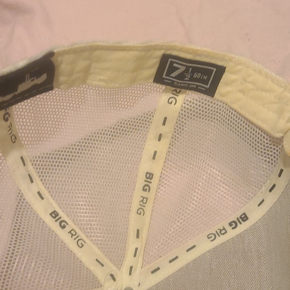 fitted cap - Picture 3 of 4